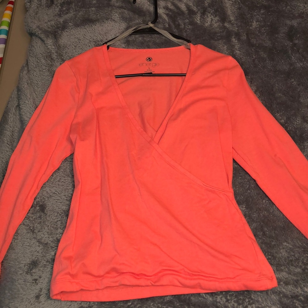 peach v neck top.